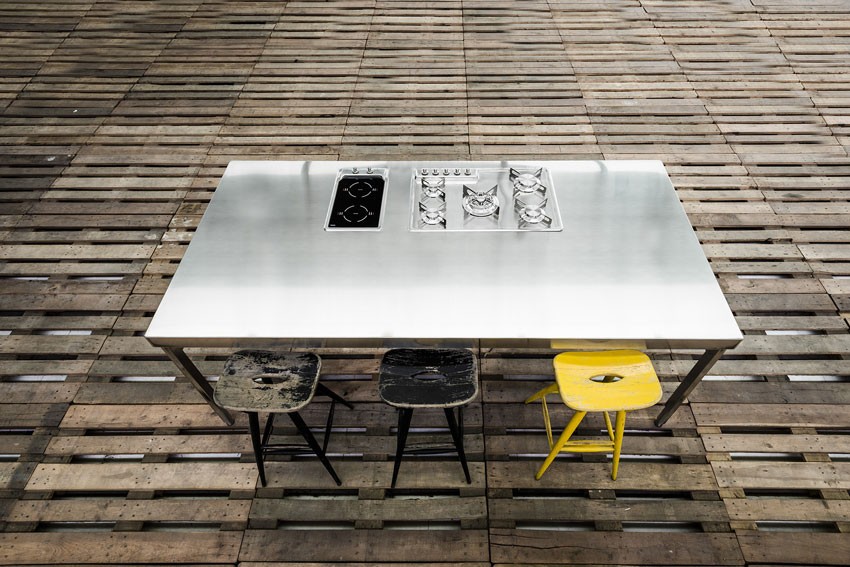 Edelstahl-Kücheninsel 250 cm in Küchentisch-Ausführung