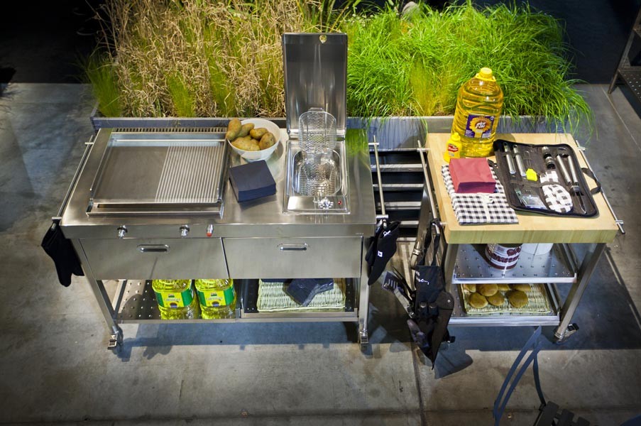 Outdoor-Küche auf Rädern, 130 cm breit, mit Plancha und Fritteuse